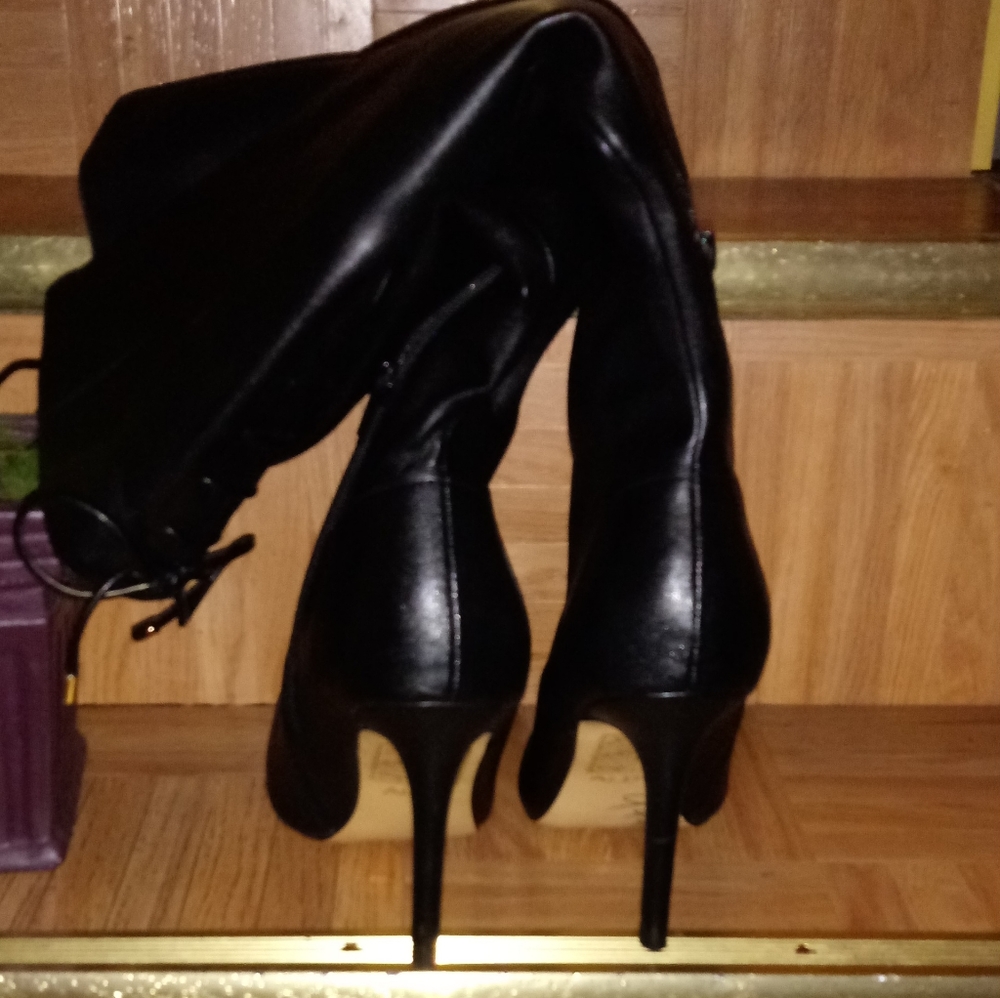Shoes - Picture 2 of 4